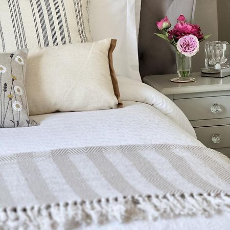 'Bramley Fall Cottage' ' On Site Ev Point - Attached Cottage,3 Separate Bedrooms -1 On Ground Level, Sleeps 6, 2 Bathrooms, Sandy Wittering Beach 8Min Drive, Rural Location, Child Friendly, Small Breed Dog Friendly, Private Parking Τσίτσεστερ Εξωτερικό φωτογραφία