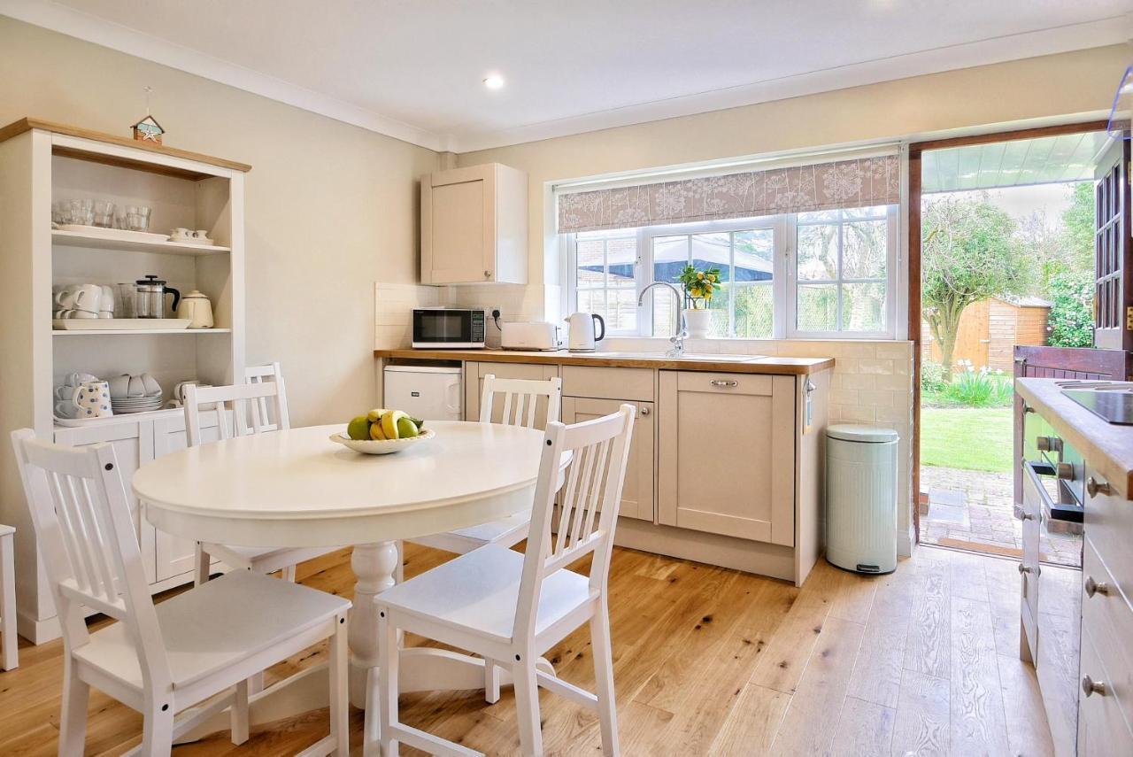 'Bramley Fall Cottage' ' On Site Ev Point - Attached Cottage,3 Separate Bedrooms -1 On Ground Level, Sleeps 6, 2 Bathrooms, Sandy Wittering Beach 8Min Drive, Rural Location, Child Friendly, Small Breed Dog Friendly, Private Parking Τσίτσεστερ Εξωτερικό φωτογραφία