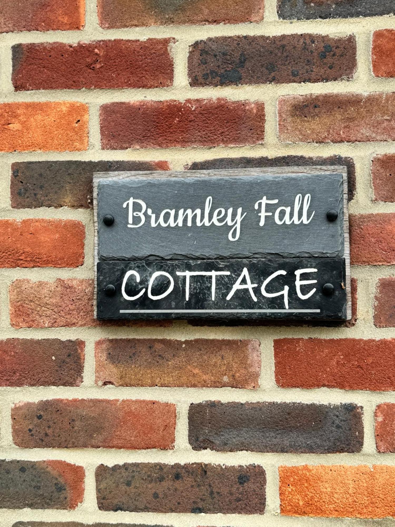 'Bramley Fall Cottage' ' On Site Ev Point - Attached Cottage,3 Separate Bedrooms -1 On Ground Level, Sleeps 6, 2 Bathrooms, Sandy Wittering Beach 8Min Drive, Rural Location, Child Friendly, Small Breed Dog Friendly, Private Parking Τσίτσεστερ Εξωτερικό φωτογραφία